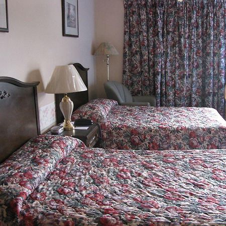 Chipican Motel Сарниа Екстериор снимка