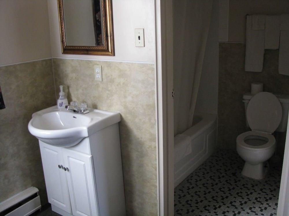 Chipican Motel Сарниа Екстериор снимка