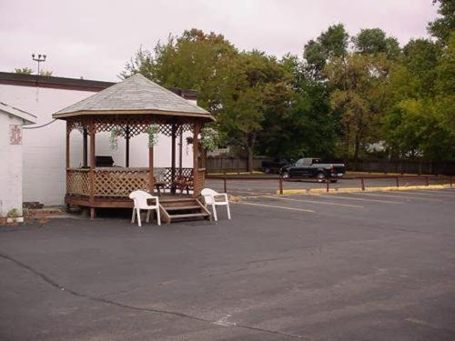 Chipican Motel Сарниа Екстериор снимка
