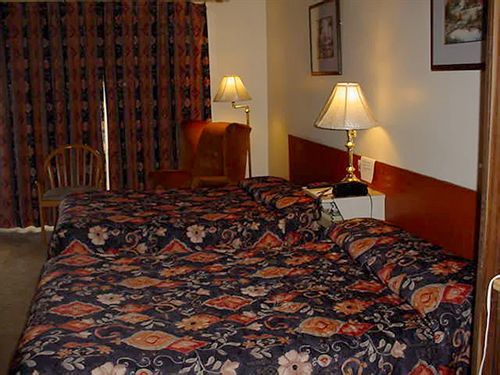 Chipican Motel Сарниа Екстериор снимка