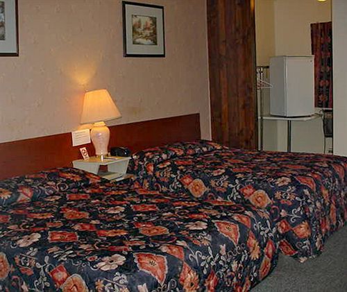 Chipican Motel Сарниа Екстериор снимка